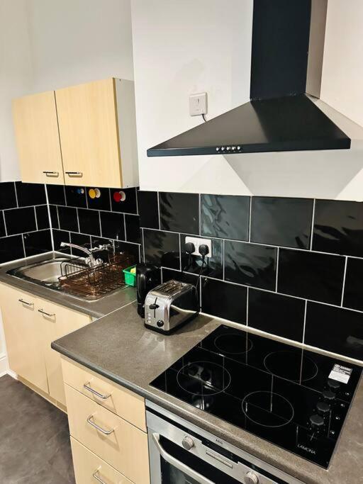 Bespoke 2 Bedroom Apt Derby City 외부 사진